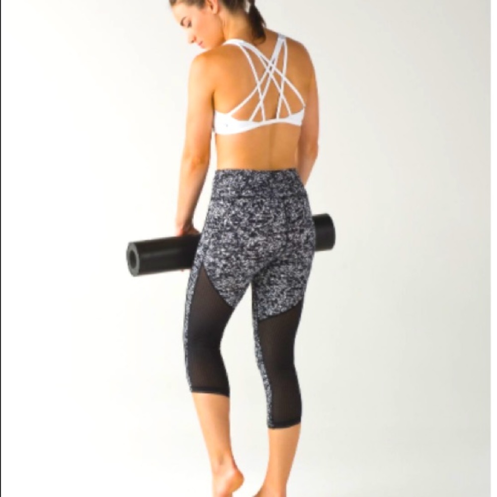 ♥️Lululemon NWOT Deep Breath Crop 21”